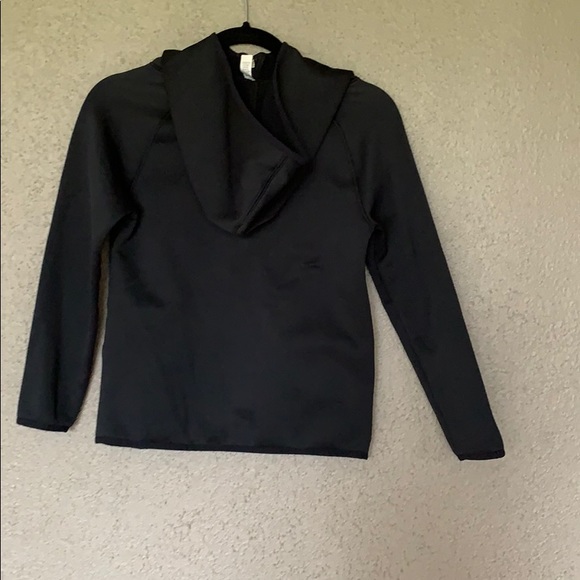 Girls black under Armour hoodie - Picture 2 of 2